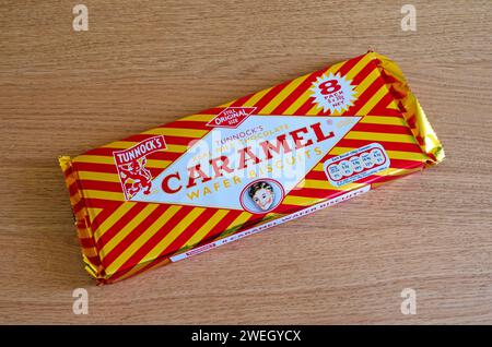 Biscuits Tunnock's Milk Chocolate caramel Wafer Banque D'Images