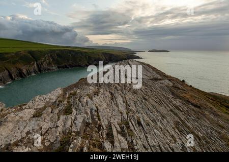 Cardigan Island vue du sommet de Foel y Mwnt, une attraction touristique populaire à Ceredigion Banque D'Images