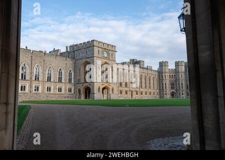 Windsor.Berkshire.Royaume-Uni.2 décembre 2022.photo des appartements de l'État dans la partie supérieure du château de Windsor Banque D'Images