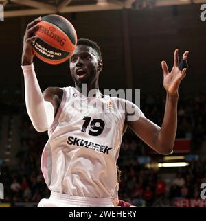 Youssoupha Fall (LDLC ASVEL Villeurbanne, #19) behauptet den ball. GER, FC Bayern Basketball vs. LDLC ASVEL Villeurbanne, Basketball, Euroleague, saison 2023/2024, 25.01.2024, photo : Eibner-Pressefoto/Marcel Engelbrecht Banque D'Images