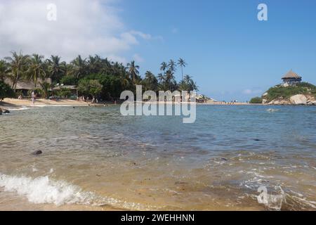 Scène de paysage de plage de Cabo San Juan avec hutte de point de vue et touriste en journée ensoleillée Banque D'Images