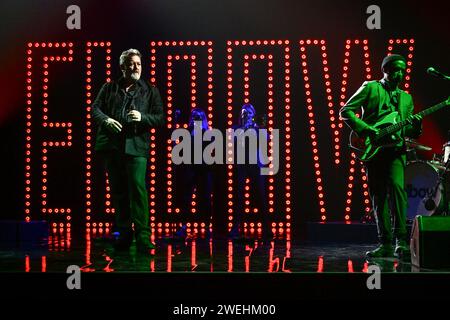 Elbow joue pendant le tournage du Graham Norton Show au BBC Studioworks 6 Television Centre, Wood Lane, Londres, qui sera diffusé sur BBC One vendredi soir. Date de la photo : jeudi 25 janvier 2024. Crédit photo : Matt Crossick/PA Wire Banque D'Images