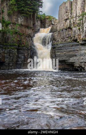 High Force, une chute d'eau sur la rivière Tees, à Teesdale, comté de Durham, Angleterre, Royaume-Uni Banque D'Images