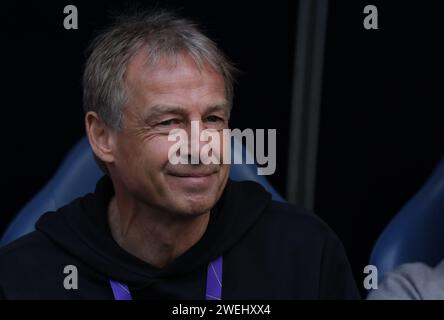 AL WAKRAH, QATAR - JANVIER 25 : l'entraîneur-chef de la Corée du Sud Jurgen Klinsmann regarde des portraits de profil, de tête et d'épaules pendant l'AFC Asie Banque D'Images