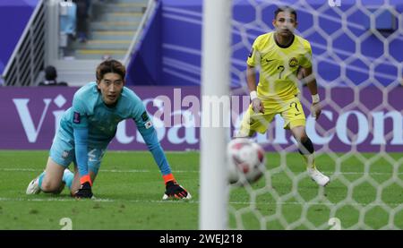 AL WAKRAH, QATAR - JANVIER 25 : Faisal Halimand de Malaisie marque le premier but de son équipe lors du match de la coupe d'Asie AFC Groupe E entre la Corée du Sud an Banque D'Images