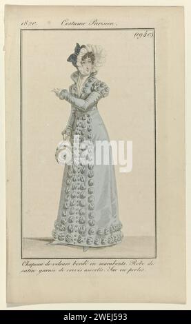 Journal des dames et de la mode, costume parisien, 10 novembre 1820, (1940) : chapeau de velours (...), 1820 Femme debout vêtue d'une robe de satin, garnie de 'crevés assortis'. Sur la tête un chapeau de velours garni d'approvisionnement marabo. Sac avec des perles dans la main droite. Chaussures plates avec noeuds. Le tirage fait partie du magazine de mode Journal des Dames et des modes, édité par Pierre de la Mésangère, Paris, 1797-1839. plaques de mode gravées en papier. robe, robe (+ vêtements pour femmes). casque : chapeau (+ vêtements pour femmes). bordure, ruban, tresse (+ plumes utilisées pour les vêtements). Sac (SAC À MAIN) (+ wom Banque D'Images