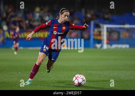 Barcelone, Espagne. 25 janvier 2024. Aitana Bonmatí (14 FC Barcelone) croise le ballon lors du match de la Ligue des champions féminine de l'UEFA entre Barcelone et l'Eintracht Francfort à l'Estadi Johan Cruyff à Barcelone, Espagne (Alexander Canillas/SPP) crédit : SPP Sport Press photo. /Alamy Live News Banque D'Images