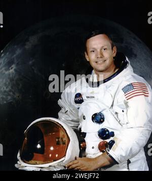 L'astronaute américain Neil A. Armstrong en costume spatial lors du portrait officiel d'Apollo 11, NASA, 09 janvier 1969 Banque D'Images