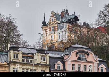 Karlovy Vary Karlsbad ancienne ville thermale historique avec des sources chaudes en Bohême République tchèque le 14 janvier 2024 Banque D'Images