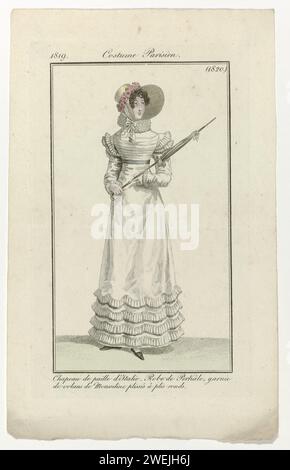 Journal des dames et de la mode, costume parisien, 5 juin 1819, (1820) : chapeau de paille italien (...), 1819 Femme debout avec un chapeau à baldaquin de 'paille d'Italie' sur la tête. Elle porte une commode dressiste (percale) décorée de bandes de mousseline froissées. Autres accessoires : parasol, chaussures plates. Le tirage fait partie du magazine de mode Journal des Dames et des modes, édité par Pierre de la Mésangère, Paris, 1797-1839. plaques de mode gravées en papier. robe, robe (+ vêtements pour femmes). casque : chapeau (+ vêtements pour femmes). chaussures, sandales (+ vêtements pour femmes). cou-équipement  vêtements (+ tissu pour femmes Banque D'Images