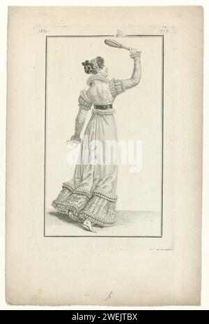 Journal des dames et de la mode : Ladies ’Fashion, 1820 femme vue au dos, qui joue au badminton. Robe mousseline, garnie de bandes plissées de tissu et d'un volant rayé (bande) avec fumage. Canezou van Mousseline. Un ruban de satin est tressé dans les cheveux. Accessoires : Ceintuur de velours, bottes. Prof pression d'un tirage du magazine de mode Journal des Dames et des modes, édité par Pierre de la Mésangère, Paris, 1797-1839. plaques de mode gravées en papier. robe, robe (+ vêtements pour femmes). vêtements pour la partie supérieure du corps : blouse (+ vêtements pour femmes). ceinture, ceinture, ceinture Banque D'Images