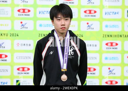 Tokyo, Japon. 24 janvier 2024. Daito Ono Table tennis : cérémonie de remise des prix juniors des Championnats japonais de tennis de table 2024 au Tokyo Metropolitan Gymnasium à Tokyo, Japon . Crédit : Yohei Osada/AFLO SPORT/Alamy Live News Banque D'Images