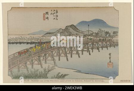 Outsia, 1906 Une procession d'un Daimyo traverse le pont sur la rivière Yahagi jusqu'à Okazaki. gravure sur bois de couleur carton Banque D'Images