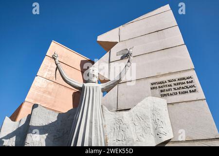 Vue de l'installation symbolique, marquant la manifestation de 1986 et les personnes tuées. Sculpture à l'aube de la liberté près de l'indépendance, place de la République. Po Banque D'Images