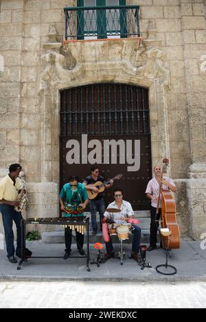 Des musiciens de rue à La Havane, Cuba. Banque D'Images