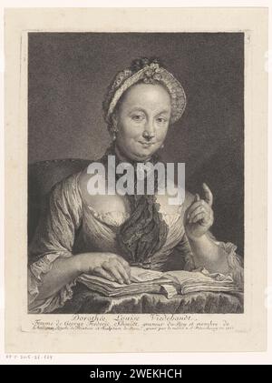 Portrait de Dorothée Louise ViedeBandt, épouse de l'artiste Georg Friedrich Schmidt, tirage de 1761 Portrait d'une femme assise, un livre ouvert pour elle. papier gravure / gravure journal, feuille de nouvelles. livre Banque D'Images