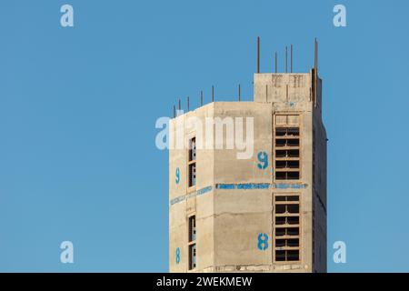 Image de la tour centrale en béton et des barres d'armature pendant la construction d'un immeuble résidentiel Victoria à Manchester, au Royaume-Uni Banque D'Images