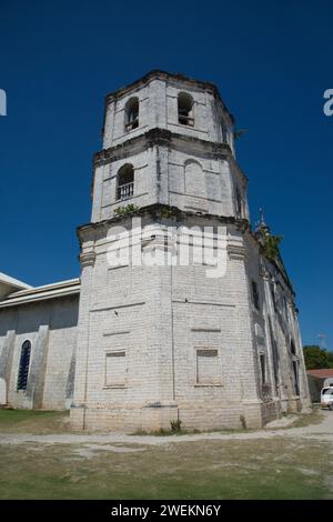 Ruines d'Oslob ( Museo Oslob ) ou église paroissiale à Oslob, Cebu aux Philippines. C'est un formidable édifice construit en corail. Commencé à la fin des années 1800 Banque D'Images