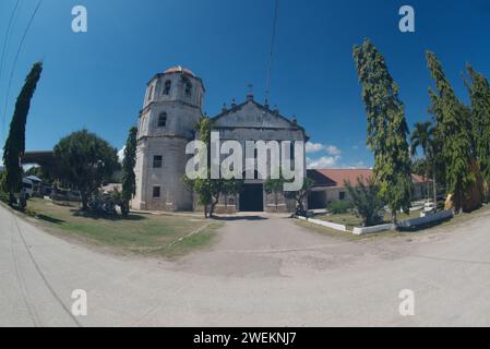 Ruines d'Oslob ( Museo Oslob ) ou église paroissiale à Oslob, Cebu aux Philippines. C'est un formidable édifice construit en corail. Commencé à la fin des années 1800 Banque D'Images