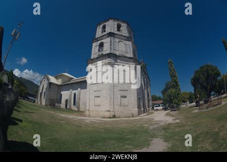 Ruines d'Oslob ( Museo Oslob ) ou église paroissiale à Oslob, Cebu aux Philippines. C'est un formidable édifice construit en corail. Commencé à la fin des années 1800 Banque D'Images