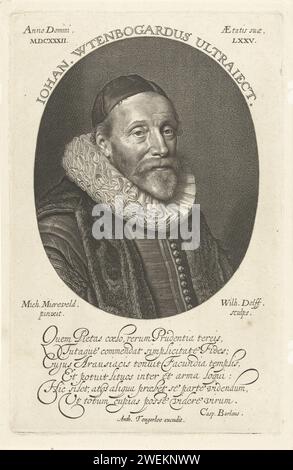 Portrait de Johannes Wtenbogaert à l'âge de 75 ans, Willem Jacobsz Delff, d'après Michiel Jansz van Mierevelt, tirage de 1632 Portrait du pasteur Johannes Wtenbogaert à l'âge de 75 ans, pectoral avec collier de moulin et robe à Ovaal. Dans signal Latin frais en six lignes. théologien de gravure sur papier Banque D'Images