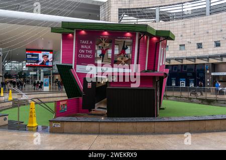 The Upside Down House, une attraction touristique à Milton Keynes, Buckinghamshire, Royaume-Uni Banque D'Images