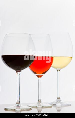 Verres de blanc, rouge et rosé Banque D'Images