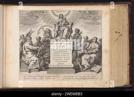 Foi, espoir et amour et les quatre évangélistes, Anonyme, 1643 - 1646 print impression titre imprimé pour le Nouveau Testament dans 'Theatrum Biblicum' avec le titre sur un monument. Autour du monument, les personnifications des trois vertus divines : centralement l’amour (caritas) flanqué d’espérance avec ancrage et de foi avec croix. Gauche et droite les quatre évangélistes avec leurs attributs. De gauche à droite : Matthew, Marcus, Lucas et Johannes. Au-dessus de la tête de l'amour une couronne de jet avec le nom Christ en grec. Sous le montrer un texte en latin. Ce tirage fait partie d'un album. Gravure sur papier Charity, 'Caritas' ; 'car Banque D'Images