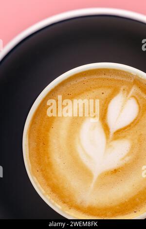 Café italien expresso avec lait chaud Banque D'Images