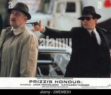 LEE RICHARDSON in PRIZZI'S HONOR / HONOR 1985 réalisateur JOHN HUSTON Novel Richard Condon scénario Richard Condon et Janet Roach musique Alex North costumes design Donfeld ABC Motion Pictures / Rank film Distributors (Royaume-Uni) / Twentieth Century Fox (États-Unis) Banque D'Images