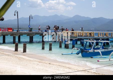 Touristes arrivant au port de Gili Air île, Lombok Banque D'Images