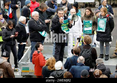 Nice, France. 26 janvier 2024. © PHOTOPQR/NICE MATIN/Dylan Meiffret ; Nice ; 26/01/2024 ; manifestation des agriculteurs des Alpes-Maritimes, départ du cortège au MIN d'Azur, arrivée au CADAM (préfecture) Nice, France, 26 janvier 2024 Farmers of the french riviera Protest Credit : MAXPPP/Alamy Live News Banque D'Images