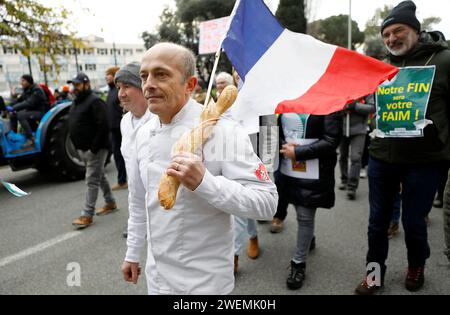 Nice, France. 26 janvier 2024. © PHOTOPQR/NICE MATIN/Dylan Meiffret ; Nice ; 26/01/2024 ; manifestation des agriculteurs des Alpes-Maritimes, départ du cortège au MIN d'Azur, arrivée au CADAM (préfecture) Nice, France, 26 janvier 2024 Farmers of the french riviera Protest Credit : MAXPPP/Alamy Live News Banque D'Images