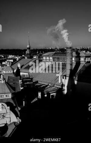 Vue sur le toit de Prague en noir et blanc Banque D'Images