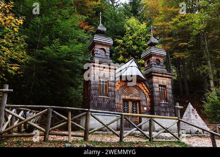 Chapelle russe, Kirche, Kranjska Gora, Slovénie, Triglav, Abenteuer, See, Bezaubernde Kirche im Nationalpark Triglav beim Ferienort Kranjska Gora Banque D'Images