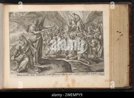 Première vision d'Esdras : le fils de Dieu couronne la foule, Anonyme, Maerten de vos, 1646 imprimer Esdras est au premier plan à droite et est pointé par un ange pour une vision. Esdras voit le fils de Dieu sur le mont Sion, qui éloigne le peuple et honore ses branches de palmier. Sous la performance une référence en latin au texte apocryphe de la Bible dans 4 Esdras 2:42. Ce tirage fait partie d'un album. Gravure sur papier d'autres scènes d'Ezra et d'Esdras Banque D'Images