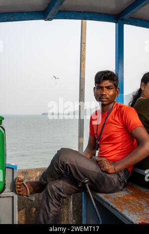 Mumbai, Maharashtra, Inde, Un beau mâle indien à Elephanta Isaland, éditorial seulement. Banque D'Images