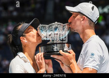 Melbourne, Australie, 26 janvier 2024. Le joueur de tennis su-Wei Hsieh de Tapei et Jan Zielinski de Pologne à l'Open australien de tennis Grand Chelem 2024 à Melbourne Park. Crédit photo : Frank Molter/Alamy Live news Banque D'Images