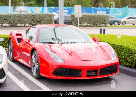 Miami, FL, États-Unis - 25 janvier 2024 : photo stock Ferrari 488 GTB Rouge Banque D'Images