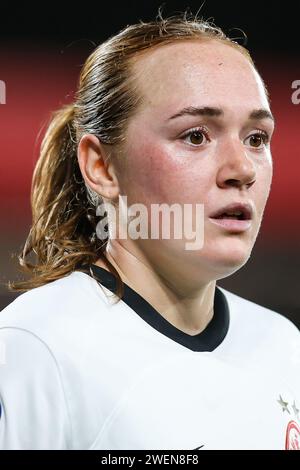 Barcelone, Espagne. 25 janvier 2024. Lisanne Grawe (8) de l'Eintracht Frankfurt vue lors du match de l'UEFA Women's Champions League entre le FC Barcelone et l'Eintracht Frankfurt à l'Estadi Johan Cruyff à Barcelone. (Crédit photo : Gonzales photo/Alamy Live News Banque D'Images