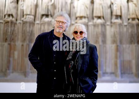 Sänger Wolfgang Niedecken und seine Gattin Tina Niedecken BEI seiner Eintragung ins Goldene Buch der Stadt Köln im Rathaus. Köln, 26.01.2024 NRW Deutschland *** chanteur Wolfgang Niedecken et son épouse Tina Niedecken à son entrée dans le Livre d'or de la ville de Cologne à l'Hôtel de ville de Cologne, 26 01 2024 NRW Allemagne Copyright : xChristophxHardtx Banque D'Images