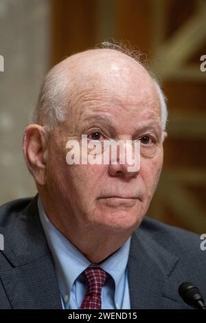 Washington, États-Unis d ' Amérique. 25 janvier 2024. Le sénateur américain Ben Cardin (démocrate du Maryland), président de la Commission sénatoriale américaine des relations étrangères préside une audience de nomination de la Commission sénatoriale des relations étrangères dans le bâtiment du bureau du Sénat Dirksen à Washington, DC, le jeudi 25 janvier 2024. Crédit : Rod Lamkey/CNP/Sipa USA crédit : SIPA USA/Alamy Live News Banque D'Images