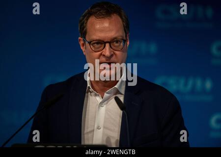 Politik, CSU, 20240126, Pressekonferenz nach Sitzung des CSU-Vorstands 26. Januar 2024. Im Bild CSU-Generalsekretär Martin HUBER spricht. München CSU-Landesleitung Bayern Deutschland *** politique, CSU, 20240126, Conférence de presse après la réunion du Comité exécutif de la CSU 26 janvier 2024 dans l'image le Secrétaire général de la CSU Martin HUBER prend la parole Munich le Comité exécutif de l'Etat de la CSU Bavière Allemagne Copyright : Passion2Press/MarkusxFischerx Banque D'Images