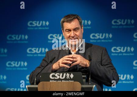 Politik, CSU, 20240126, Pressekonferenz nach Sitzung des CSU-Vorstands 26. Januar 2024. Im Bild Ministerpräsident Bayern Dr. Markus Söder spricht Gestik Mimig. München CSU-Landesleitung Bayern Deutschland *** politique, CSU, 20240126, Conférence de presse après la réunion du conseil d'administration de la CSU 26 janvier 2024 dans l'image le Premier ministre de Bavière Dr Markus Söder prend la parole Mimig Munich leadership de l'Etat de la CSU Bavière Allemagne Copyright : Passion2Press/MarkusxFischerx Banque D'Images