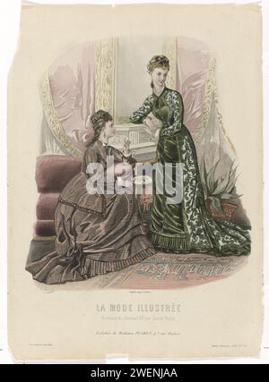 Mode illustrée, 1877, non 51 : toilettes de Madame Fladry (...), 1877 deux femmes en intérieur avec cheminée. La femme assise a un pare-feu (faveur du recul) avec un motif floral dans sa main. Selon la légende, les robes de Madame Fladry le sont. Tirage du magazine de mode la mode illustrée (1860-1937). plaques de mode gravées en papier. robe, robe (+ vêtements pour femmes). casque : chapeau (+ vêtements pour femmes). jupe (+ vêtements pour femmes). bracelet, bracelet (+ vêtements pour femmes). salles communes Banque D'Images