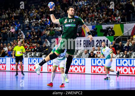 Cologne, Allemagne. 26 janvier 2024. Handball : Championnat d'Europe, Hongrie - Slovénie, finale, matchs de classement, match pour la 5e place, Lanxess Arena. Le Hongrois Bence Banhidi en action. Crédit : Tom Weller/dpa/Alamy Live News Banque D'Images