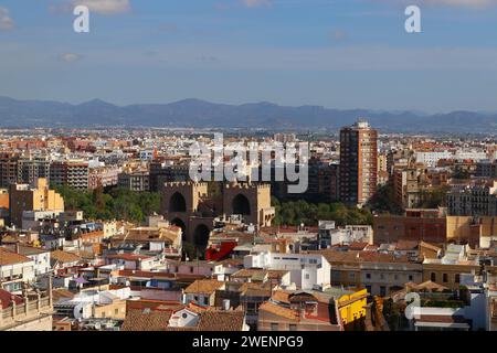 Vue aérienne de Valence avec porte de Serranos, Espagne Banque D'Images