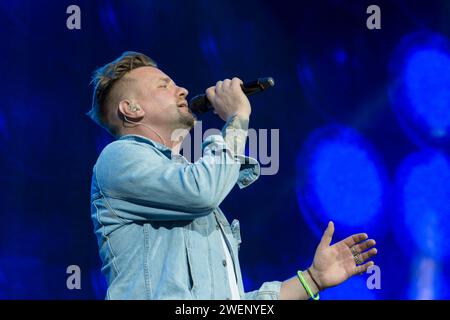 Sänger Ben Zucker während seines Auftrittes in der Schlagernacht des Jahres im DDV Stadion Dresden. *** Chanteur Ben Zucker lors de sa performance au Schlagernacht des Jahres dans le DDV Stadium Dresde Banque D'Images