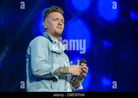 Sänger Ben Zucker während seines Auftrittes in der Schlagernacht des Jahres im DDV Stadion Dresden. *** Chanteur Ben Zucker lors de sa performance au Schlagernacht des Jahres dans le DDV Stadium Dresde Banque D'Images