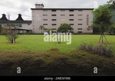 Yuanshan, République de Chine - 2 octobre 2023 : distillerie de whisky Kavalan, une attraction touristique populaire dans le comté de Yilan, Taïwan. Banque D'Images